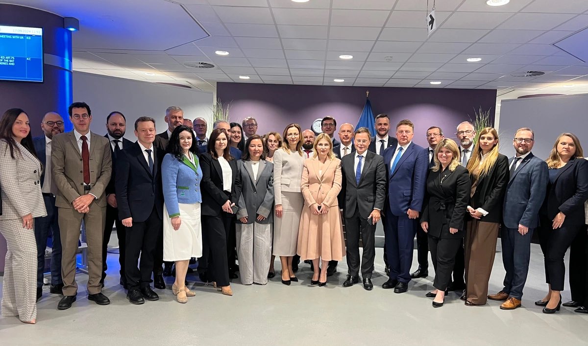 ProIntegrityUA's tweet photo. Ukraine and the EU held bilateral meetings in Brussels as part of the negotiation process on Ukraine's membership in the European Union. The Ukrainian delegation prepared reports on reforms in anti-corruption policy. Read more https://t.co/wP2dC65tJY #prointegrity https://t.co/J6dVvMea1n