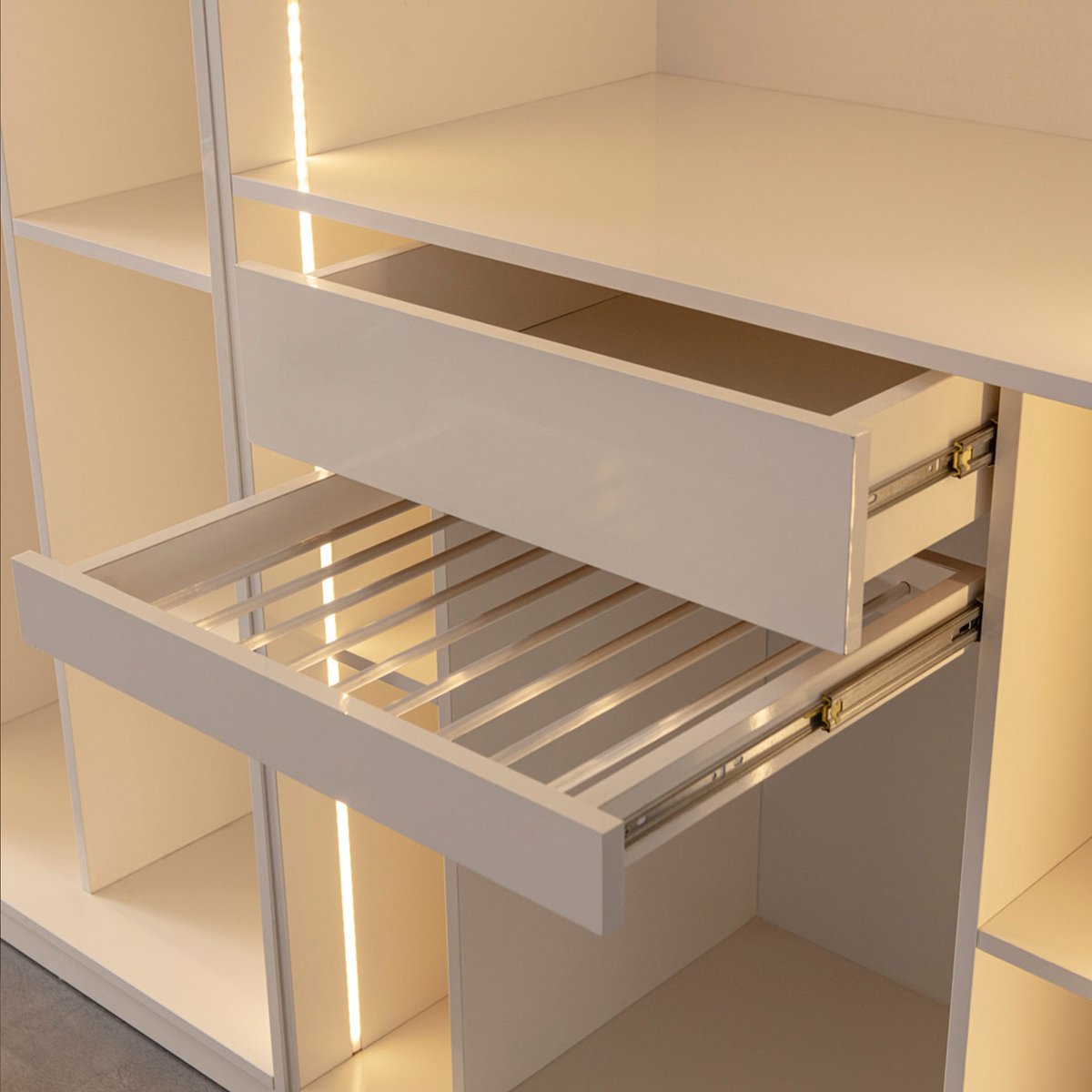 Şıklık ve geniş depolama alanı bir arada! ✨ 

Monaco Dolap ile hem eşyalarınıza yer açın, hem de tarzınızı yansıtın. Modern çizgileri ve işlevsel tasarımıyla Monaco Yatak Odası, şimdi Safa Mobilya'da!

#SafaMobilya #MonacoDolap #ModernTasarım #KonforluYaşam #MinimalistDekorasyon