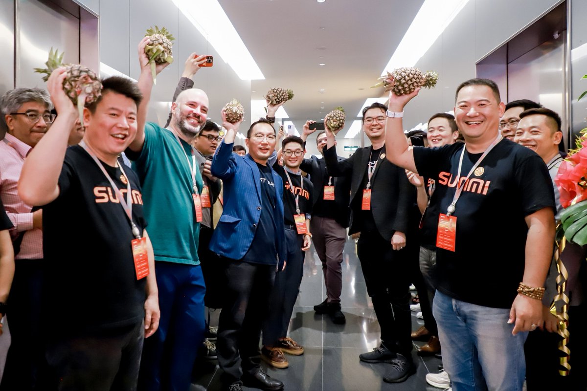 sunmitech's tweet photo. 📷 Today is an amazing day! We had an incredible time celebrating the grand opening of #SUNMI global headquarters and the new SUNMI Home in #Singapore. 📷 A huge thank you to our fantastic guests from the Singapore government and various industries for joining us! #GrandOpening https://t.co/qNwPr8j1Ba