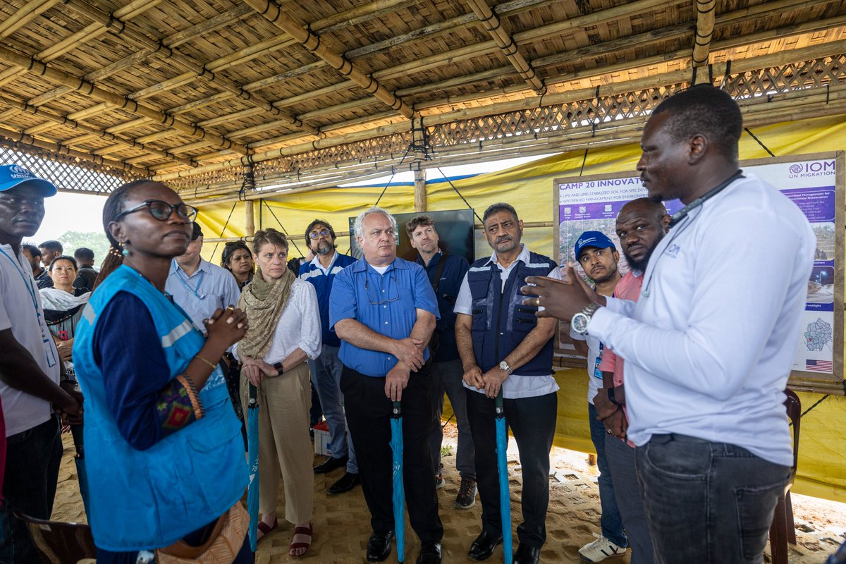 RohingyaResp's tweet image. @RohingyaResp hosted 🇺🇳UNRR in CXB yesterday. They engaged with #Rohingya #refugees, #humanitarian partners &amp;amp; 🇧🇩 officials on key advocacy issues. They observed multi-sectoral aspects in the camps. Talks with RRRC, CiCs, Sectors, and UN CXB heads inspire hope for joint efforts.🫱🏻‍🫲🏼