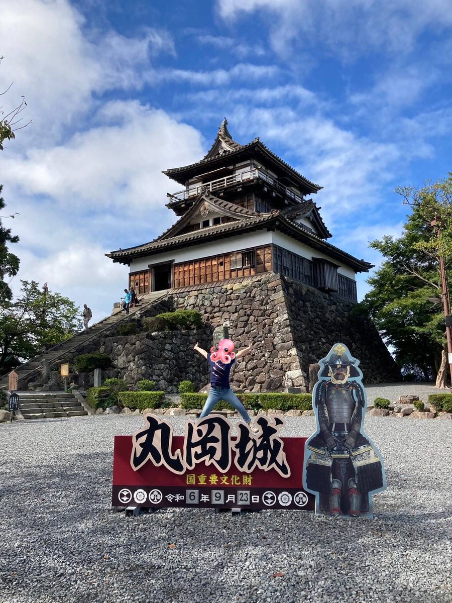 SaneiShop's tweet photo. 今日から発売！
Tシャツを着てはしゃぐスタッフ🐙です笑！
ぜひサンエイショップでご覧ください！

#深海生物
#SANEISHOP
#文具マーケット
#福井まで車で8時間
#現存十二天守丸岡城 https://t.co/LewTMSBigL