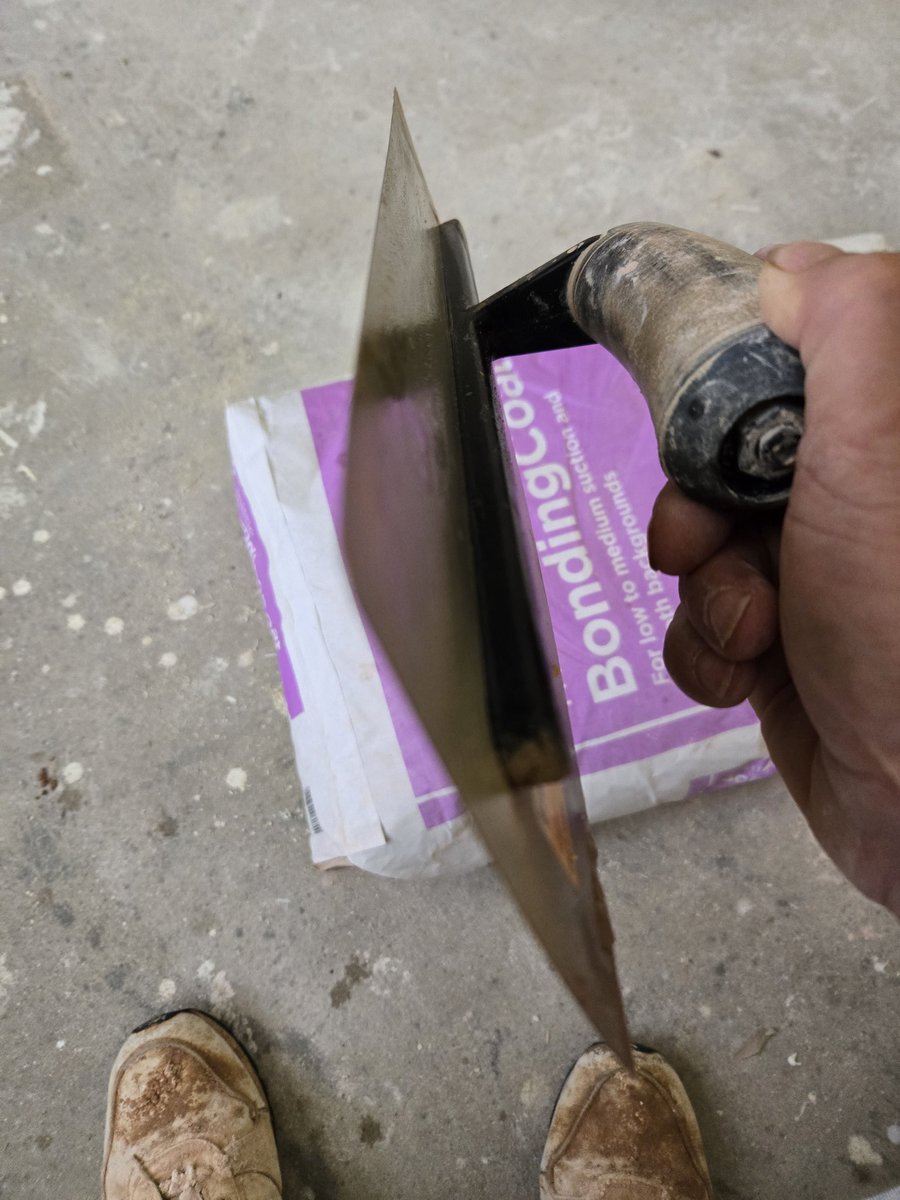 sparkormarc's tweet photo. @dewalt had the trowel 1 week totally bent the wrong way...useless very unhappy to waste my money on tbis! https://t.co/Bb3XX0CRvO