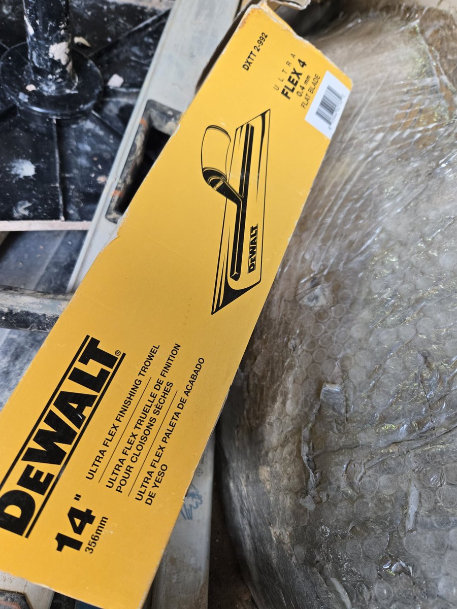 sparkormarc's tweet photo. @dewalt had the trowel 1 week totally bent the wrong way...useless very unhappy to waste my money on tbis! https://t.co/Bb3XX0CRvO