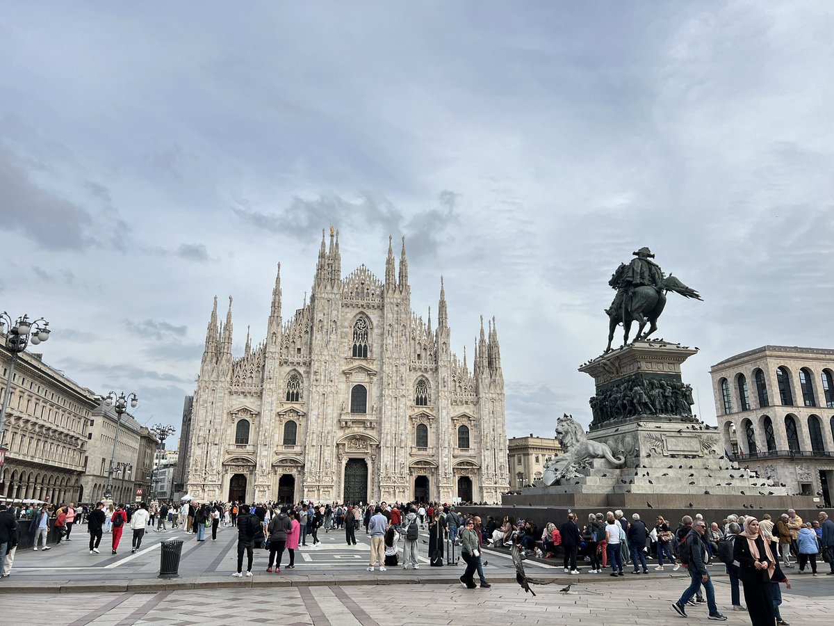 Dreams come true. Years back when I was so much in the fashion industry Milan and Paris where my dream cities to visit. Years after I finally made it here and most importantly got a change to reach the Duomo di Milano one of the world most famous cathedral.