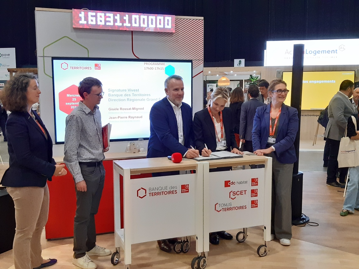 🥁Au #congreshlm à Montpellier : <a href="/BanqueDesTerr/">Banque des Territoires</a> renouvelle sa confiance au bailleur social @VIVEST [groupe <a href="/ActionLogement/">Action Logement</a>]  et signe un partenariat de 233 M€ et un contrat de prêt #DUOZ de 24,7 M€ ! #logementsocial #decarbonation
👉urlr.me/9NJQy