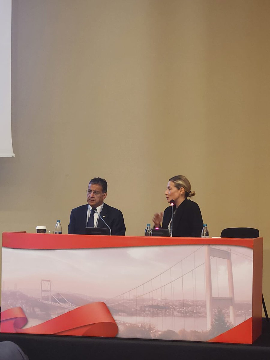 Dra_BelloIrene's tweet photo. It was a great experience and a big honor to co-chair the lung translational session with @SKeshavjee at @ttsorg meeting. Amazing studies about #mitochondrialtxp @FranziskaOlm or #citosorb @lindstedt_s were presented #ESOT_ECTTA https://t.co/Ovyx2ktGP7