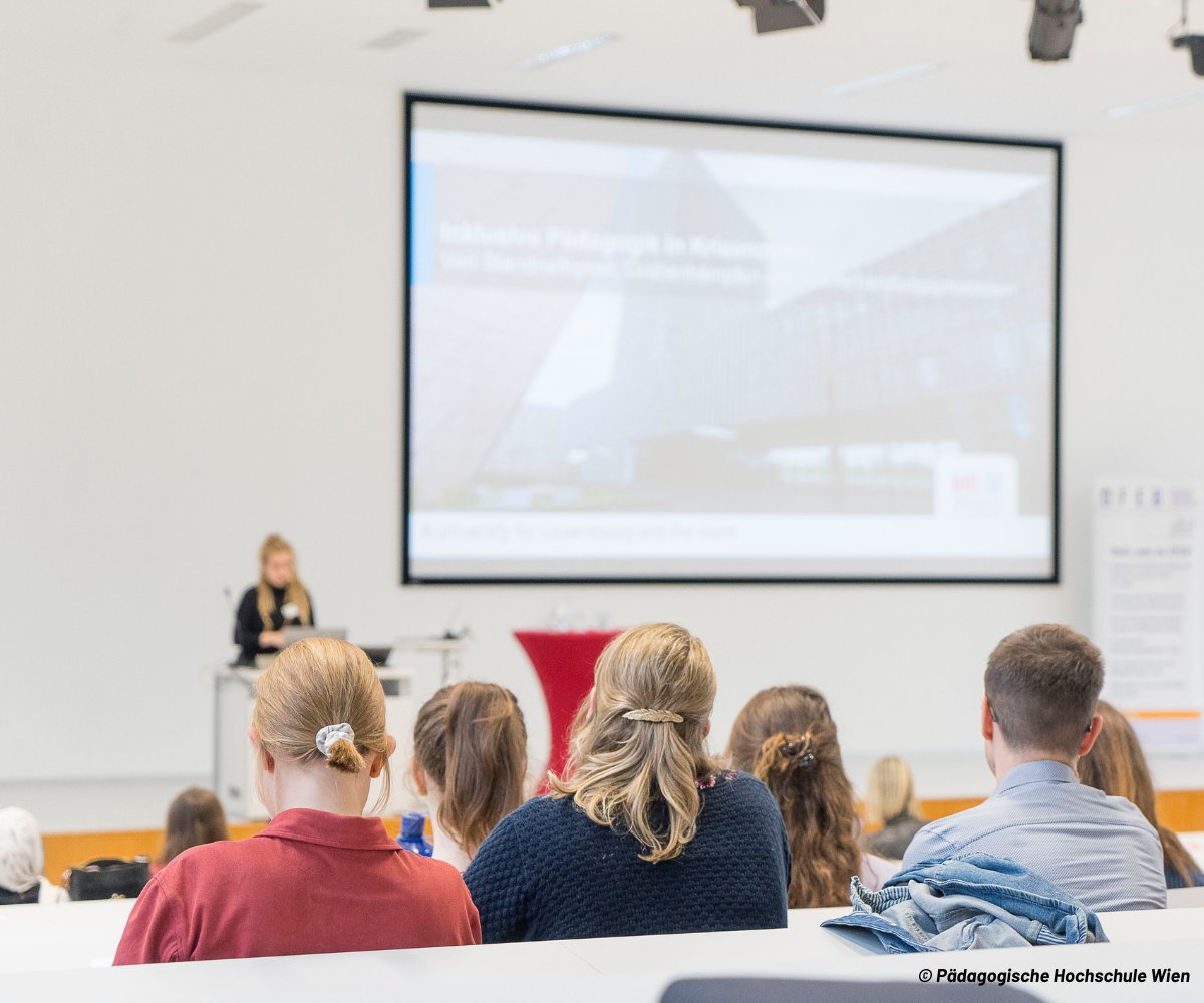 🌅 Ein weiterer Tag voller spannender Diskussionen über Diversität im Bildungswesen!
Auch heute erwarten uns wieder zahlreiche Sessions, die sich mit  zentralen Fragen der Diversität im Bildungssystem auseinandersetzen.
#ÖFEB2024 #PHWien10
Zum Programm: oefeb2024.phwien.ac.at