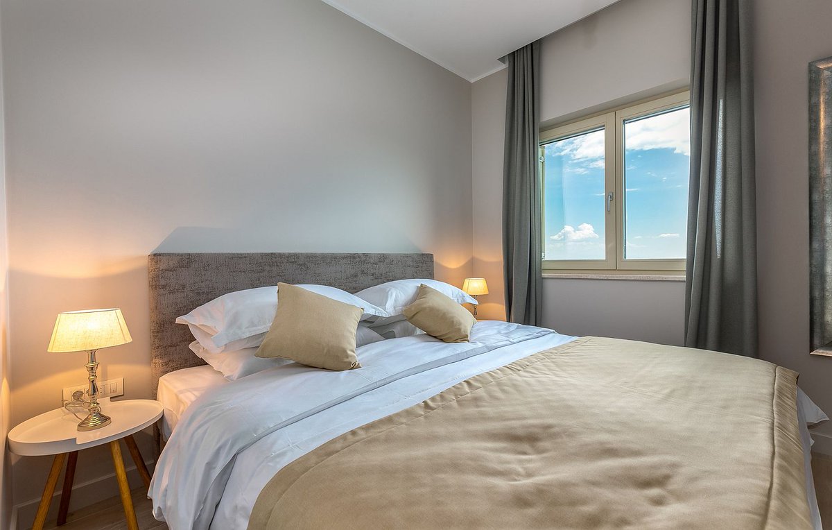 Escapiancom's tweet photo. Dreaming of a getaway? 🌞 Discover Villa Natura 1 in stunning Veprinac! Modern, spacious, and ready for your next adventure. 🌿🏠 Dive into your perfect escape: https://t.co/Nt5THfAlgx #TravelGoals #VillaNatura #VacationMode #Escapian #LuxuryLiving https://t.co/GJae6rtyps