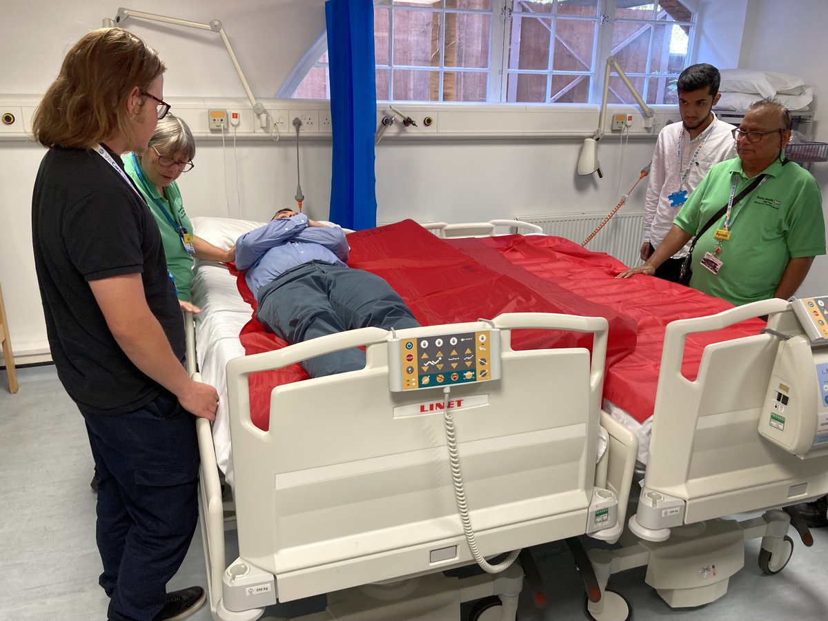 ProjectSEARCHEL's tweet image. The hard work continues... Fantastic manual handling training delivered by Liz and Pervaiz. Teaching us how to keep ourselves and others safe in the hospital while we work.
