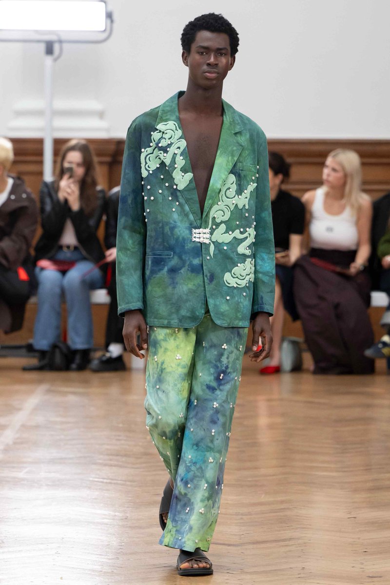 ClashMagazine's tweet photo. Mithridate SS25: We spoke to creative director Demon Zhang and brand founder Tina Jiang about the cross-cultural influences behind a deeply personal collection rich in tradition and innovative design. 

https://t.co/mAyPJ4ZOso https://t.co/uD7LNouXgP