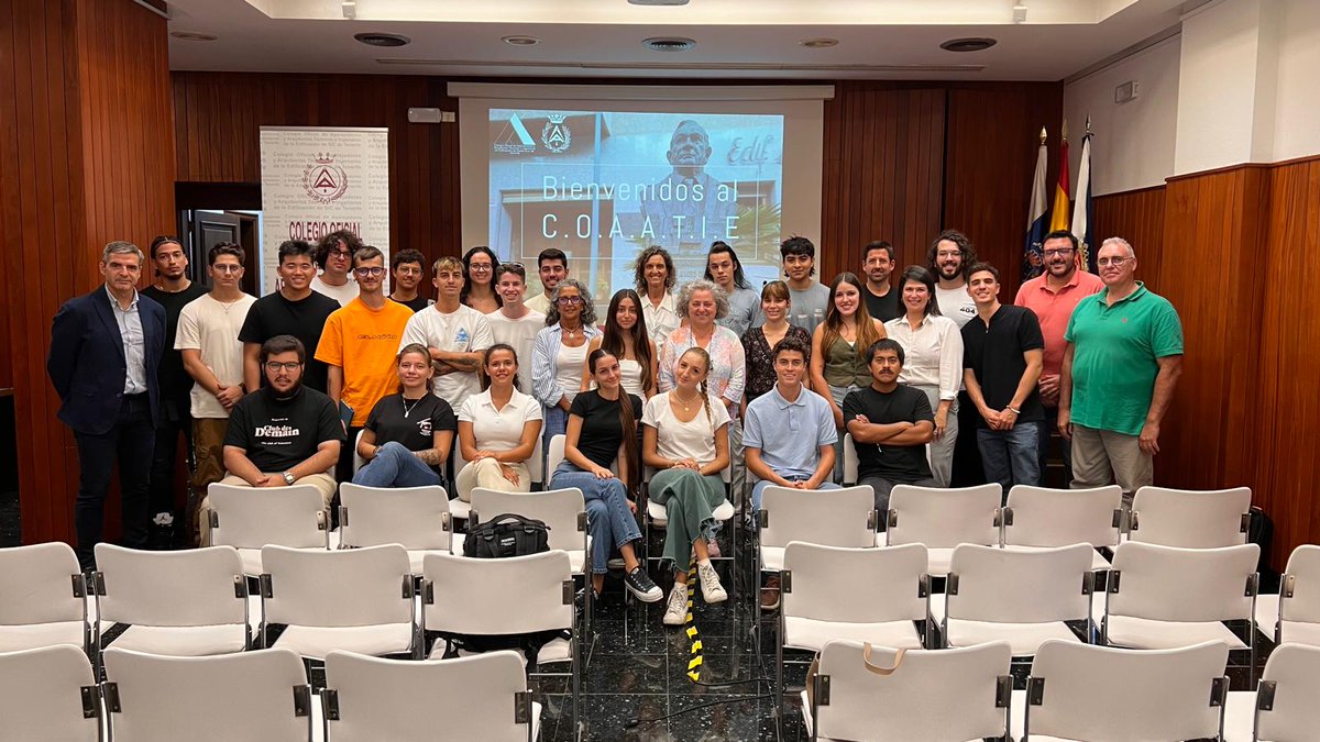 Visita de los alumnos de la Universidad de La Laguna- Arquitectura Técnica a nuestras dependencias colegiales.
Acto presentado por la Secretaria del COAATIE, Doña Carmen Luisa Rodríguez Ezquivel, en el Salón de Actos.