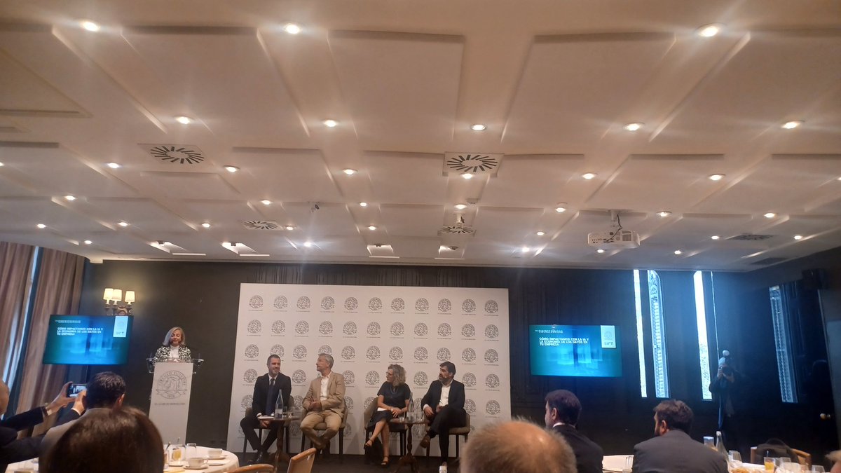 Bon dia!avui día de coneixements compartits! Ara al cicle #ciberseguretat  com impactem amb la #ia I la economía de les dades a la teva empresa @gruposirt