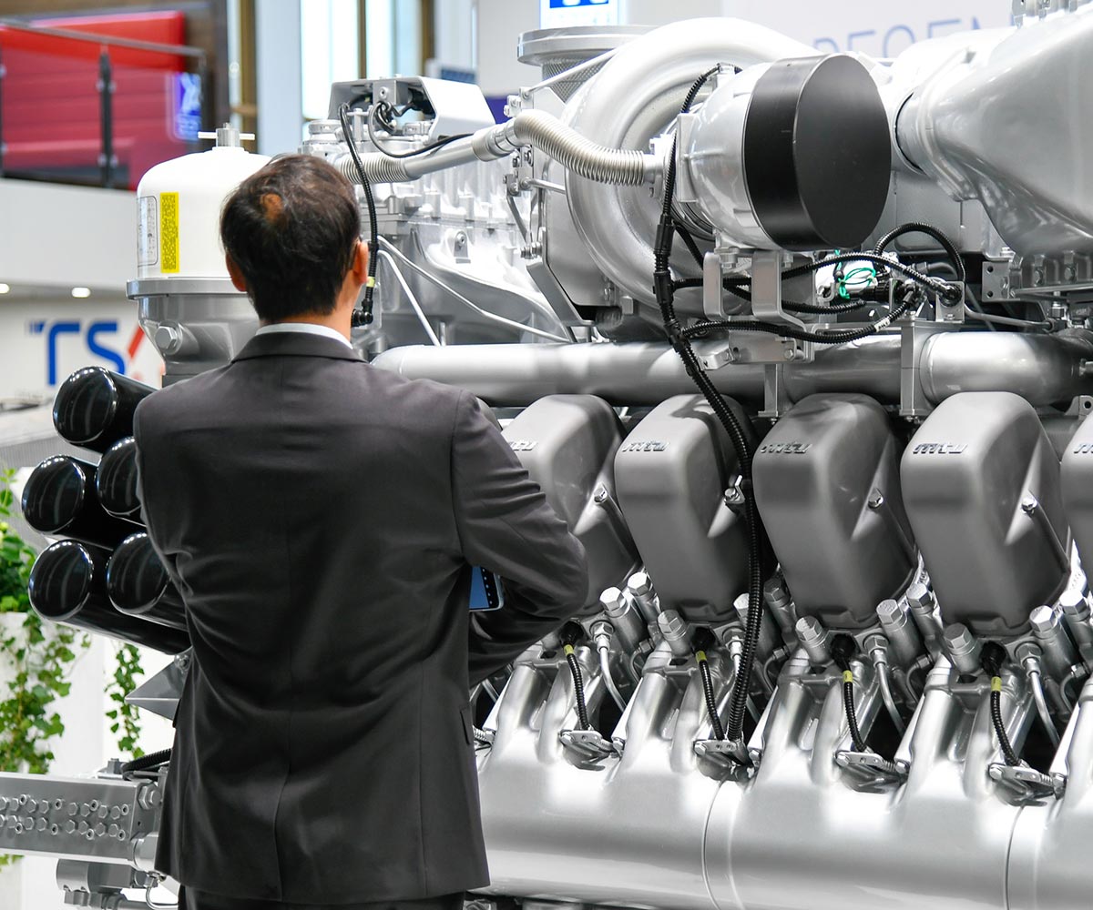 rrpowersystems's tweet photo. Take a closer look at our rail engines, such as the mtu PowerPack or our powerful Series 4000! #Innotrans in Berlin is the perfect opportunity – and both engines are popular photo opportunities for visitors! Come and visit us at Stand 500 in Hall 18 and talk to our drive experts. https://t.co/rqEgyynsHW