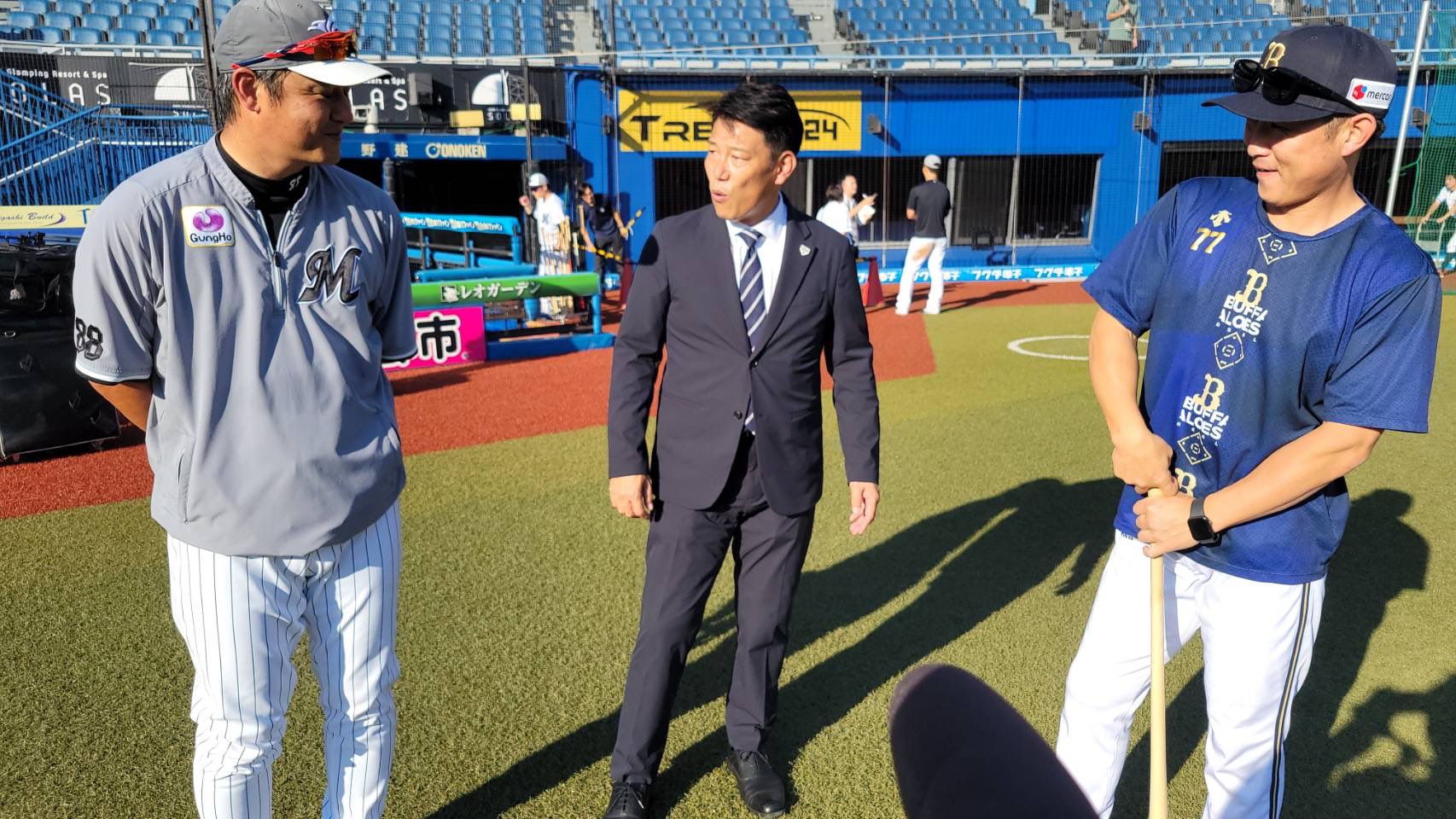 千葉ロッテマリーンズ監督兼前WBC侍ジャパン投手コーチ　吉井理人氏サイン 千葉ロッテマリーンズ監督兼前WBC侍ジャパン投手コーチ 吉井理人