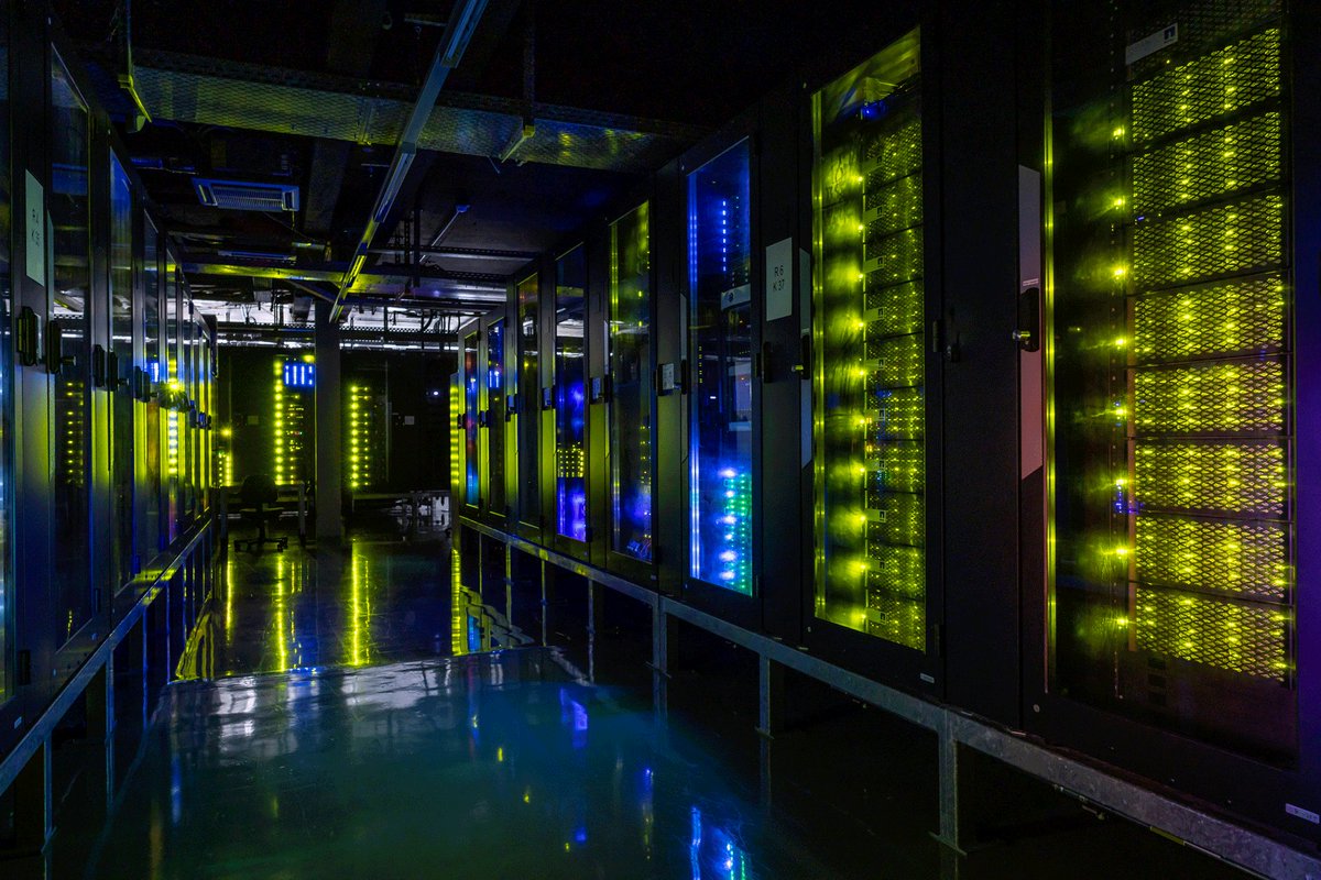 🚀 Ein neuer Meilenstein für #BW 
Heute wurde der  Supercomputer NEMO2  in Freiburg  eingeweiht! Das Land stellt dafür über  500 Mio. € Euro zur Verfügung.  <a href="/UniFreiburg/">Universität Freiburg</a> 
#BadenWürttemberg #Supercomputer #Innovation #HPC #Forschung #Technologie #NEMO2 
📷J. Gocke/Uni Freiburg