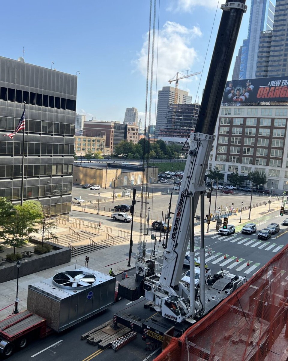 Maxim Crane Works tweet media