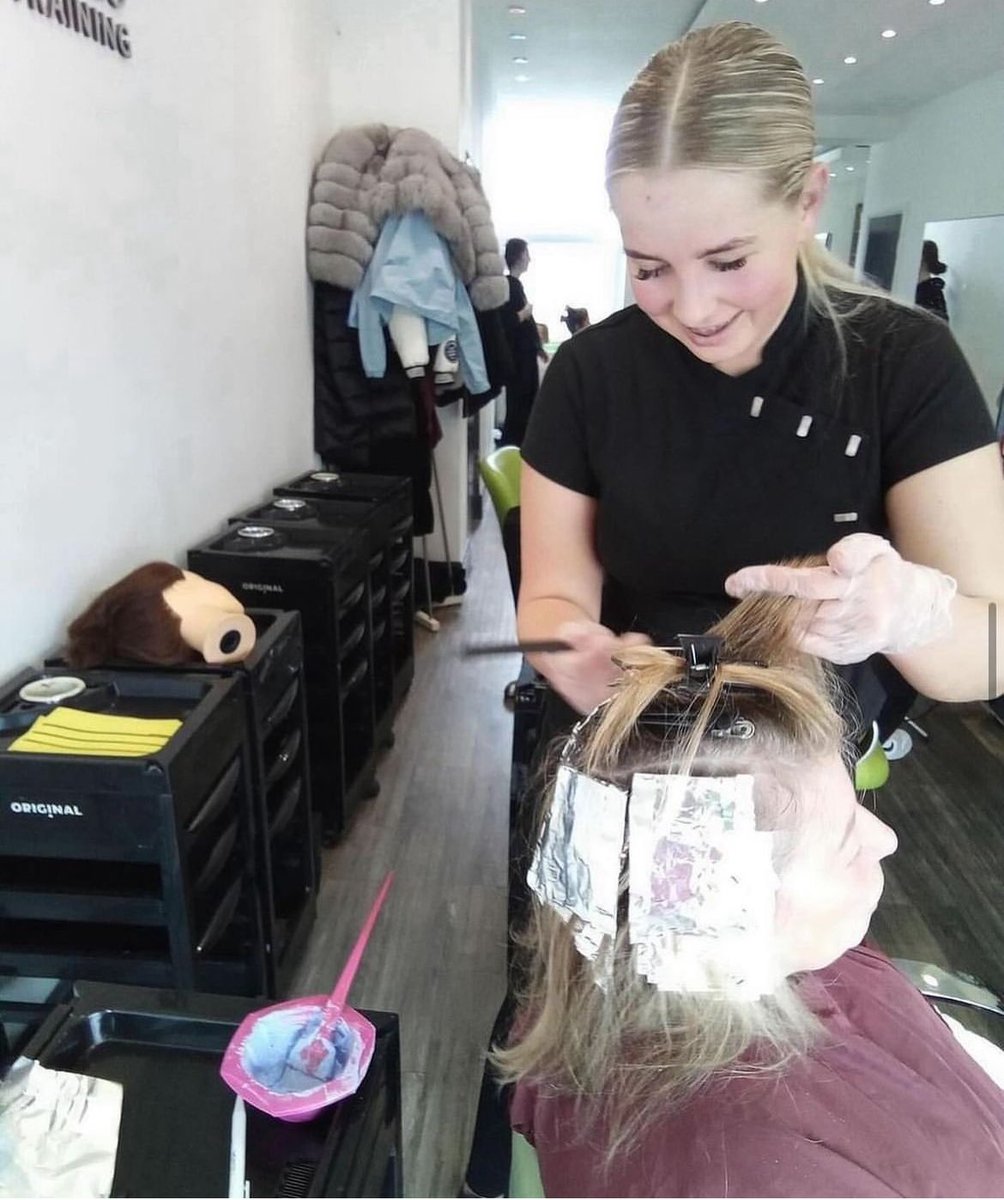 ✂️ 𝗖𝗟𝗜𝗘𝗡𝗧 𝗡𝗢𝗧𝗜𝗖𝗘 ✂️
Just a reminder to all our clients - we are no longer taking appointments via DM. Please call 0151-329-3292 to make a booking in our training salon. 😊