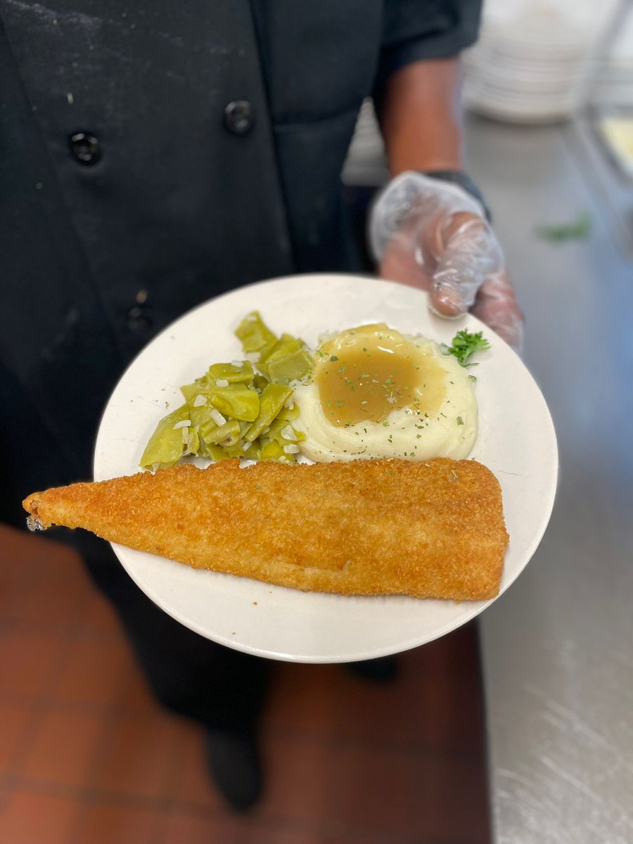 SourcePro chefs know that great meals start with great training. 

Here, one of our chefs is learning the art of plating in order to level up presentation.
Let us elevate your culinary team.

#FoodService #NursingHomes #Healthcare