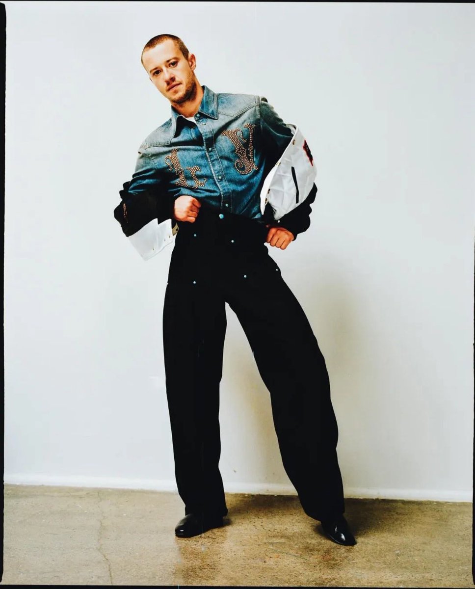 joequinnhq's tweet photo. 📸 More new photos of Joseph Quinn in the Photoshoot for L’OFFICIEL! 🤍 https://t.co/DnMBy2MSNu