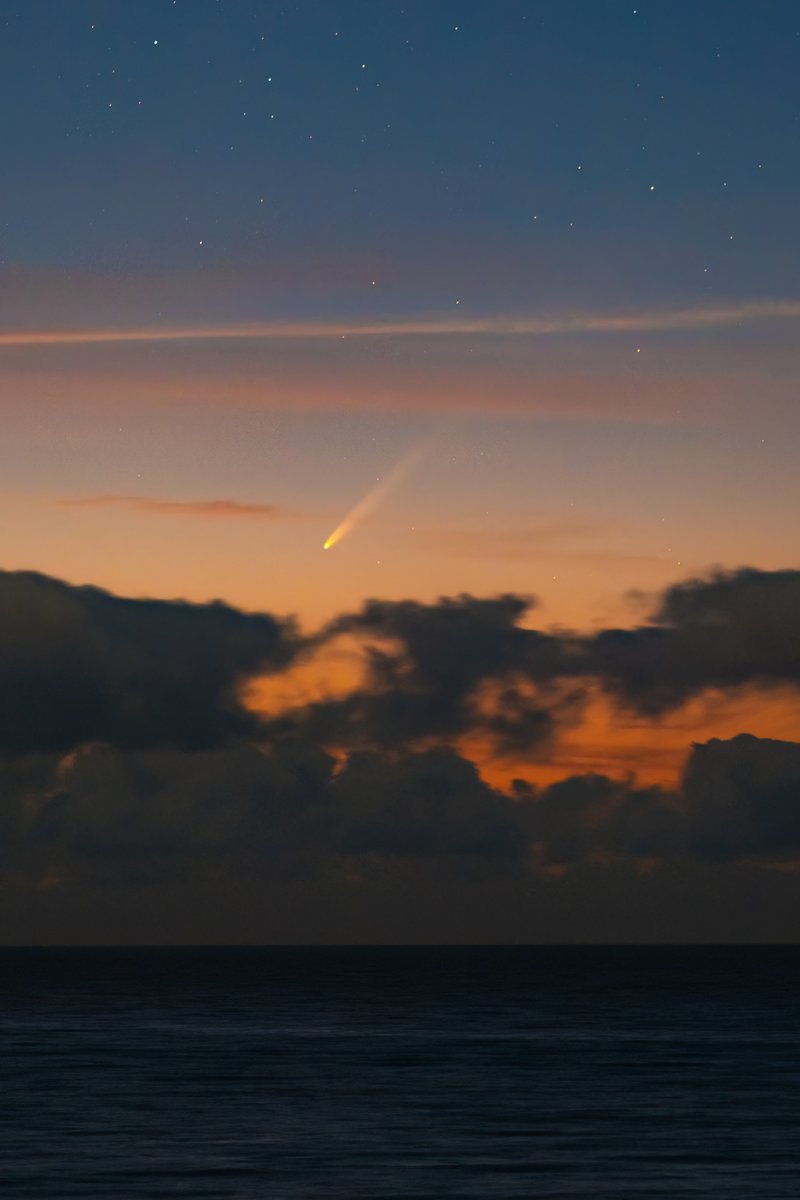 C/2023 A3 Tsuchinshan–ATLAS
Esta mañana, una hora antes de amanecer, tuve mi primera visión (con prismáticos) y primeras fotos del cometa que nos visita actualmente. Parece bastante prometedor, veremos cómo lleva su paso por el Sol.
135mm, 3200 ISO, f/2.8, 3.2''
#cielosESA #comet