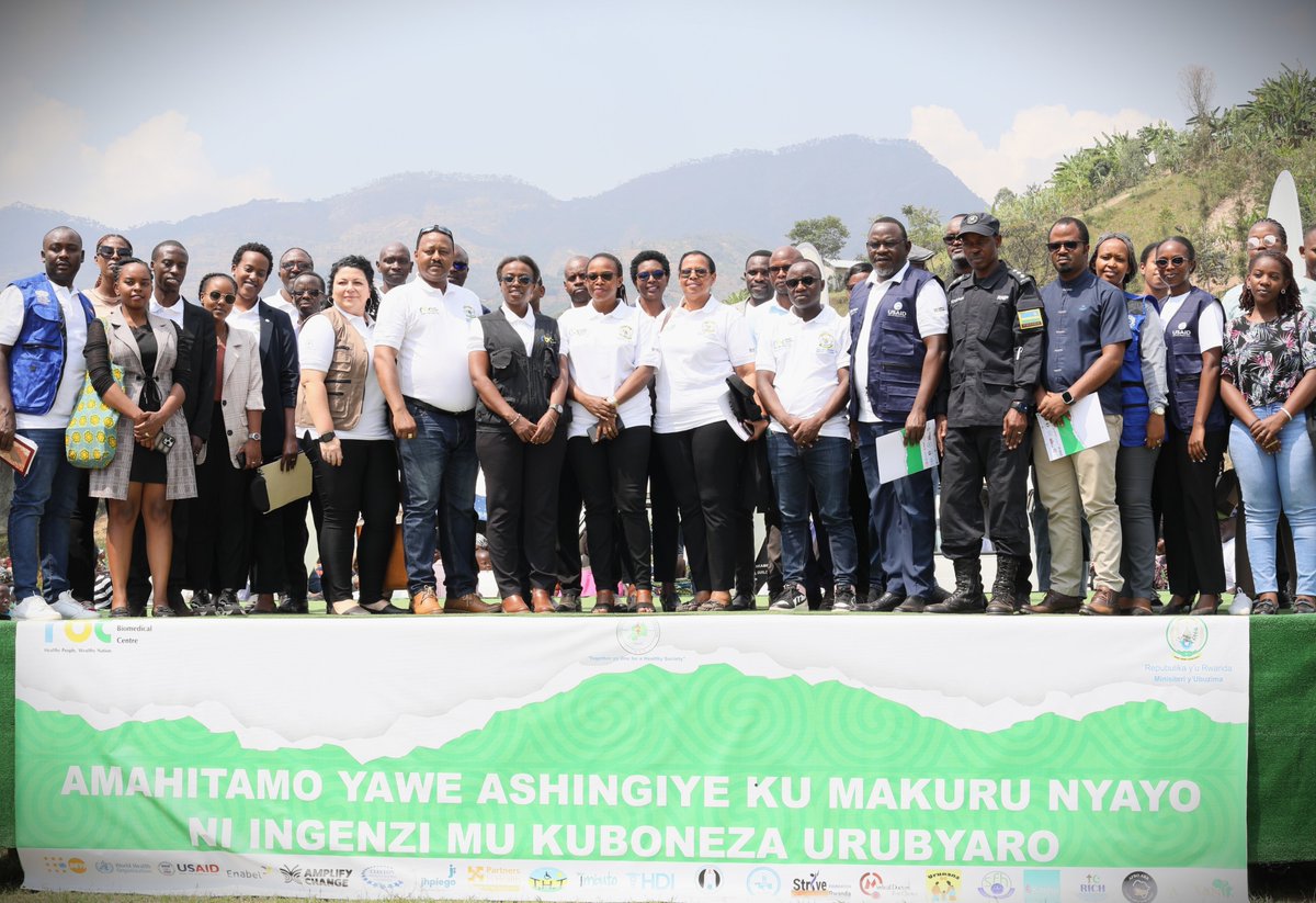 GakenkeDistrict's tweet image. Umuyobozi w’ishami rishinzwe ubuzima bw'umubyeyi n'umwana muri @RBCRwanda, Dr. Uwimana Aline, yashimiye abafatanyabikorwa mu by'Ubuzima ku muhate bashyira muri gahunda zo kuboneza urubyaro, abasaba gukomeza gukemura ibibazo bikibangamiye iyi gahunda.
#ContraceptiveUse #WCD2024