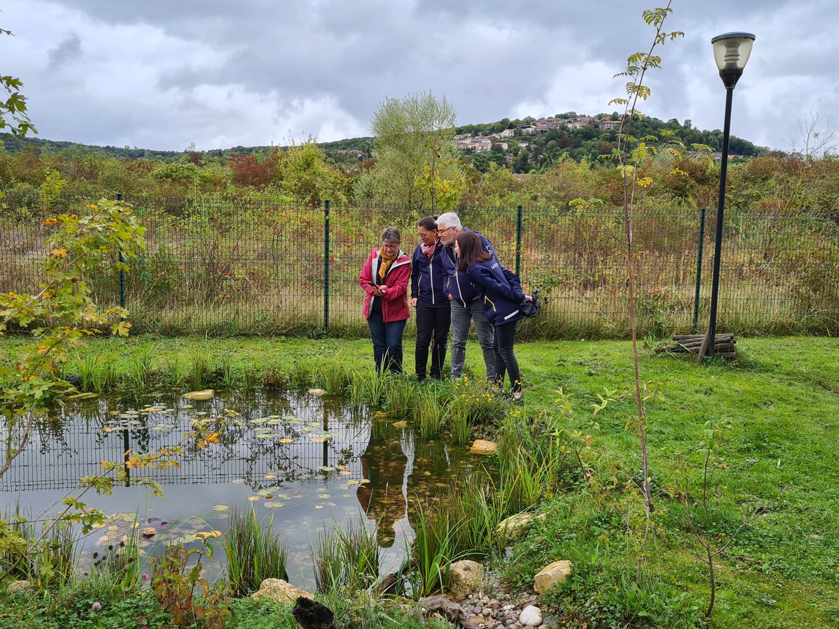 LPNews_GE's tweet photo. #RSE | La plate-forme courrier de Nancy Couronne organisait aujourd'hui un événement pour sensibiliser son personnel à la protection de la biodiversité🍃🪺 
Au programme : rencontre avec la @LPOFrance et visite des aménagements réalisés sur le site pour favoriser la nature 🫶 https://t.co/YBOkPnI0UB