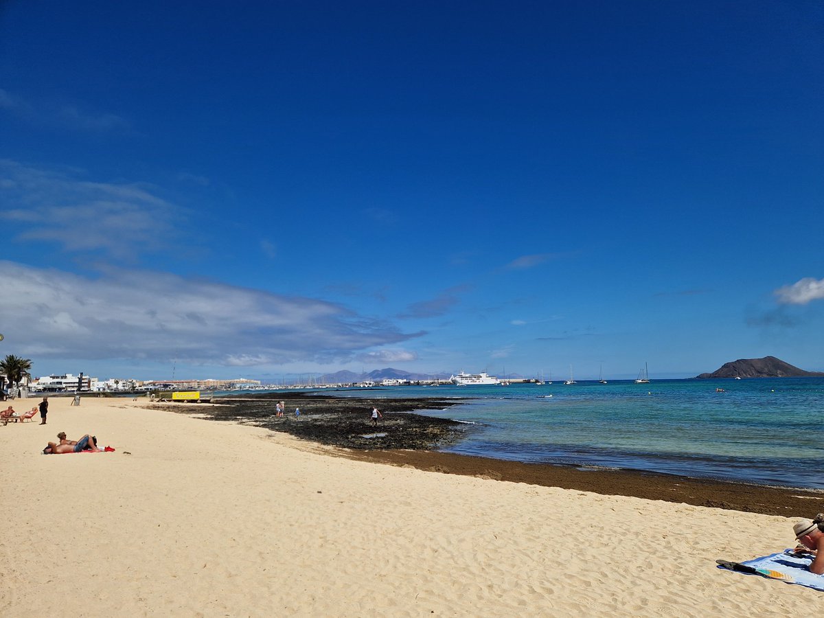 coylson's tweet image. Been seeing this view since 2017 and still not tired of it!  #Corralejo simply my favourite place to relax 🇪🇸☀️😎