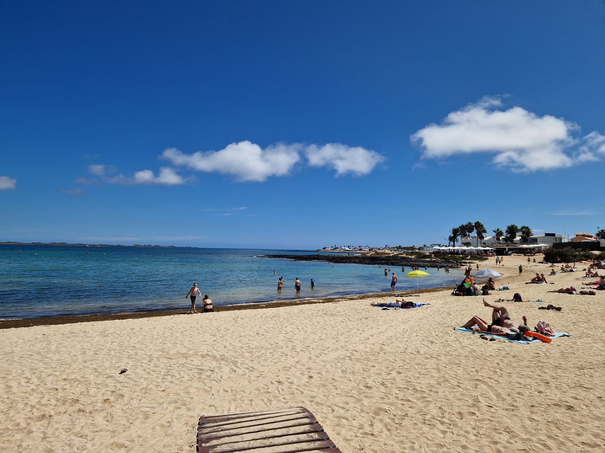 coylson's tweet image. Been seeing this view since 2017 and still not tired of it!  #Corralejo simply my favourite place to relax 🇪🇸☀️😎
