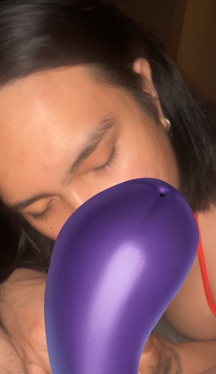 broken_amy03's tweet photo. Love when I have BIG “meal” after I worked all day long 🤤 https://t.co/pTmVUoAJiv