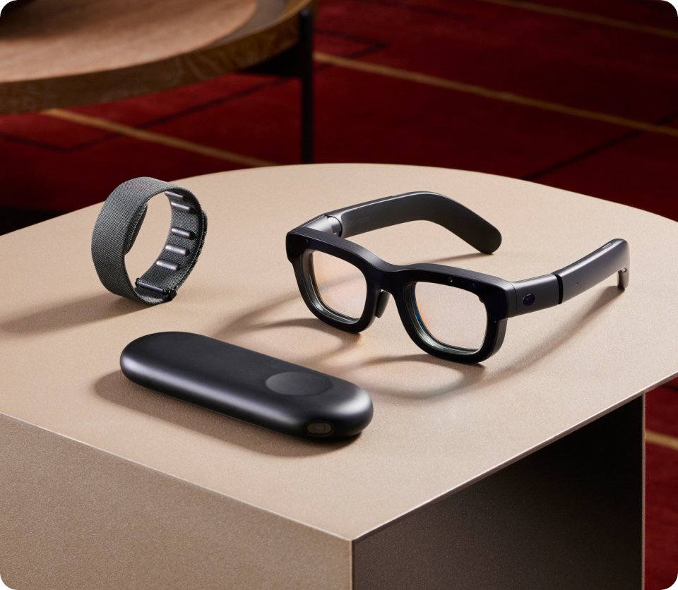 GrousARK's tweet photo. Current hardware kit for Meta's new AR glasses Orion:

Neural wristband --> This could become a smartwatch.

Wireless Compute Puck --> This could eventually be your phone.

AR Glasses --> AR Glasses.

Meta designed specific hardware to make it all work but it's easy to see how it would fit into products we already use and how Meta could get out from Apple's thumb.

I'd expect them to launch an AI-dedicated phone and watch at some point in the future.