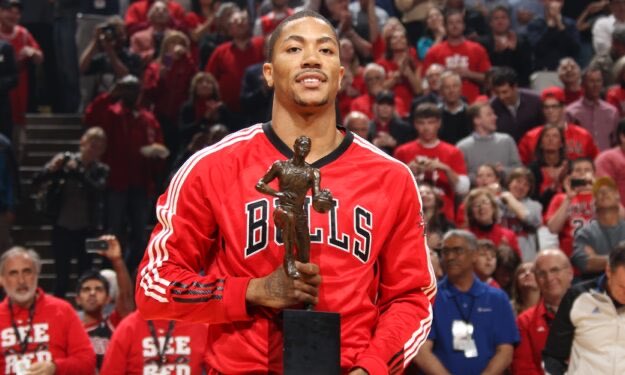 RitmoNba's tweet photo. SE RETIRA DERRICK ROSE.

El MVP más joven en la historia de la liga. El que nos hizo llorar de tristeza cuando se rompió la rodilla. El que nos hizo llorar de emoción cuando anotó 50 puntos un lunes cualquiera.

Quedará siempre la espina de lo que podría haber sido. https://t.co/EcIOCtrguS