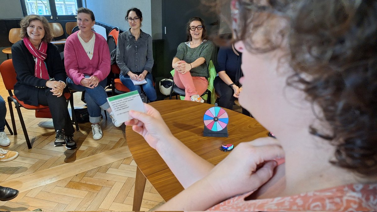 s_couraud's tweet photo. Place au jeu à la Journée Annuelle des #RITA.
Nos professionnelles #TeamHCL testent et confortent leurs connaissances sur le tabac avec le jeu "RITA poursuite" crée par Carole (avec la complicité de notre plateforme d'impression 3D #Collab3d de @CHUdeLyon ) https://t.co/gPxaQ0FqyY
