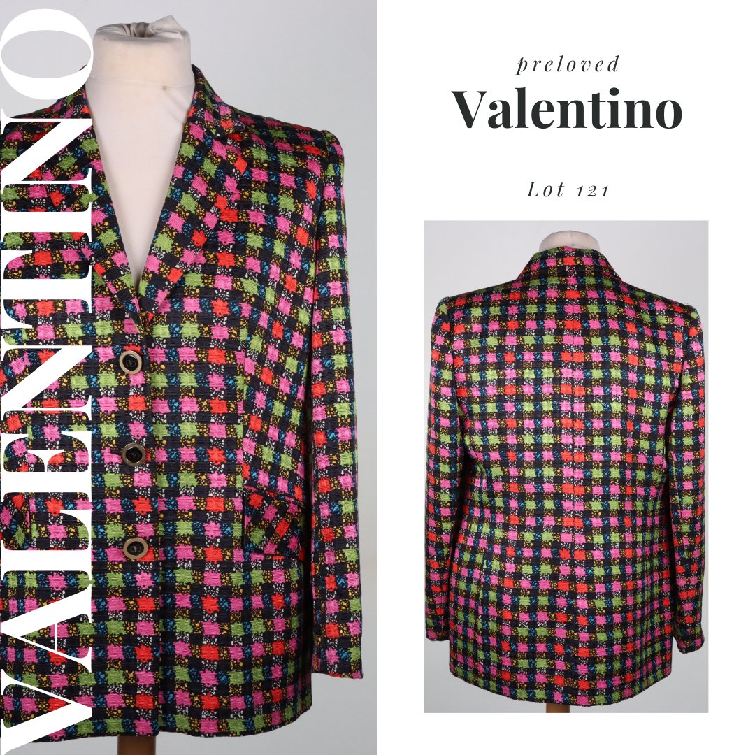 Have you seen the designer pieces we've currently got up for grabs? The classic garments shown here are just three of the lovely vintage items that could be yours! Auction ends on Sunday 29th September - Time is ticking! 🌟 #chanel #valentino #burberry timed.candtauctions.co.uk/auctions/9041/…