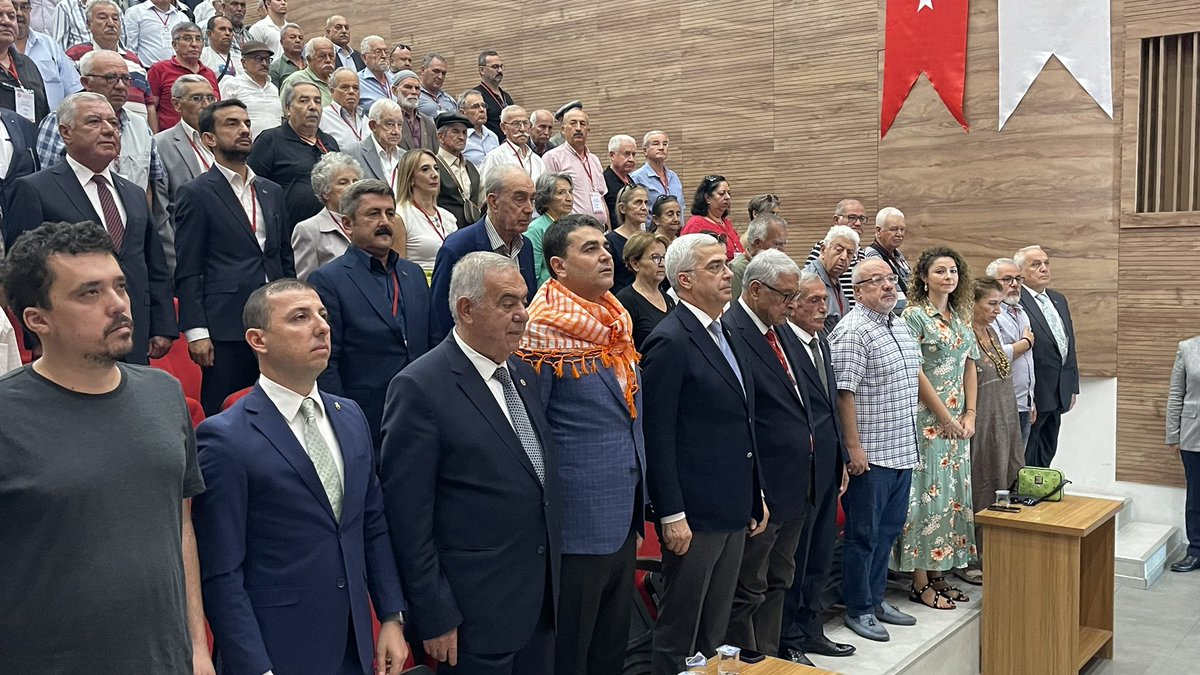 DpGultekinUysal's tweet photo. Muğla İl Kongremizi gerçekleştiriyoruz. 

Türkiye'de makulü arayan, makulü dillendiren, memleketin ancak bu makul siyasetle, 'yeniden' Demokrat Parti ile, adaletle ayağa kalkacağını bilen, türlü sıkıntılara rağmen bu davayı bir 'baba ocağı' bilerek vefa ile, Milletimizin yine, yeniden ayağa kalkacağı inancı ile mücadelesini sürdüren herkese, Kongremize teşrif eden partililerimize teşekkür ediyorum.

Ayrıca bizleri yalnız bırakmayarak yanımızda bulunan sivil toplum kuruluşları temsilcilerine, siyasi partilerin idarecilerine, kıymetli basın mensuplarına da teşekkür ediyorum.

Konremizde teşekkül edecek yeni yönetimi ve delegelerimiz iradesiyle seçilecek il başkanını da şimdiden tebrik ediyorum.