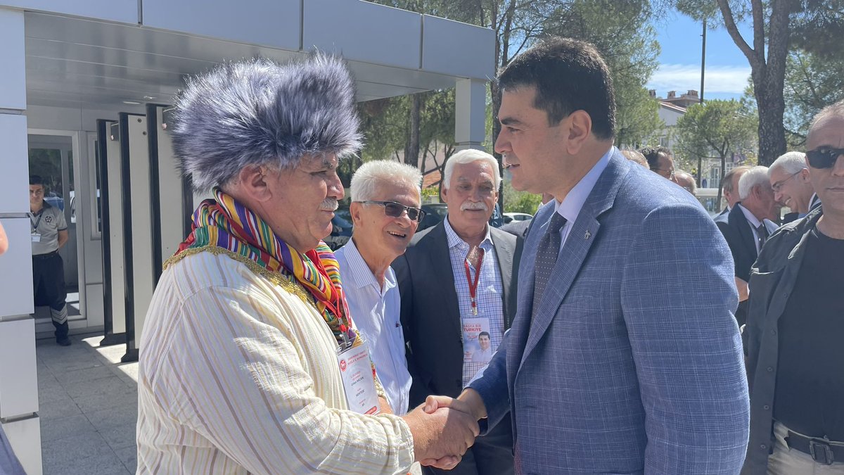 DpGultekinUysal's tweet photo. Muğla İl Kongremizi gerçekleştiriyoruz. 

Türkiye'de makulü arayan, makulü dillendiren, memleketin ancak bu makul siyasetle, 'yeniden' Demokrat Parti ile, adaletle ayağa kalkacağını bilen, türlü sıkıntılara rağmen bu davayı bir 'baba ocağı' bilerek vefa ile, Milletimizin yine, yeniden ayağa kalkacağı inancı ile mücadelesini sürdüren herkese, Kongremize teşrif eden partililerimize teşekkür ediyorum.

Ayrıca bizleri yalnız bırakmayarak yanımızda bulunan sivil toplum kuruluşları temsilcilerine, siyasi partilerin idarecilerine, kıymetli basın mensuplarına da teşekkür ediyorum.

Konremizde teşekkül edecek yeni yönetimi ve delegelerimiz iradesiyle seçilecek il başkanını da şimdiden tebrik ediyorum.