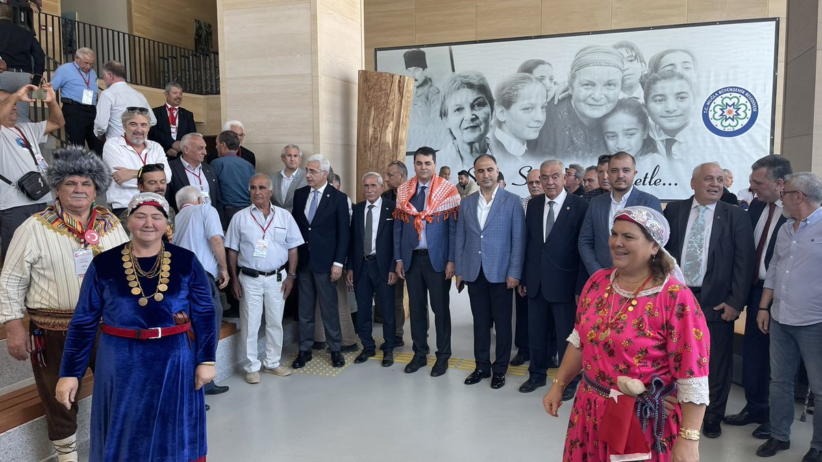 DpGultekinUysal's tweet photo. Muğla İl Kongremizi gerçekleştiriyoruz. 

Türkiye'de makulü arayan, makulü dillendiren, memleketin ancak bu makul siyasetle, 'yeniden' Demokrat Parti ile, adaletle ayağa kalkacağını bilen, türlü sıkıntılara rağmen bu davayı bir 'baba ocağı' bilerek vefa ile, Milletimizin yine, yeniden ayağa kalkacağı inancı ile mücadelesini sürdüren herkese, Kongremize teşrif eden partililerimize teşekkür ediyorum.

Ayrıca bizleri yalnız bırakmayarak yanımızda bulunan sivil toplum kuruluşları temsilcilerine, siyasi partilerin idarecilerine, kıymetli basın mensuplarına da teşekkür ediyorum.

Konremizde teşekkül edecek yeni yönetimi ve delegelerimiz iradesiyle seçilecek il başkanını da şimdiden tebrik ediyorum.