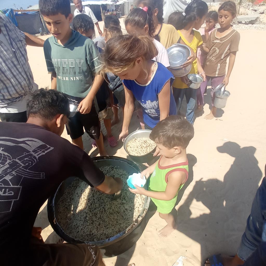 Lawyer_Animal1's tweet photo. Today’s free meal was rice and lentils! Each family will serve it topped with freshly fried ​​onions rings - we call it Mujadara!
Please support our humanitarian kitchen via our personal GFM following PayPal’s permanent closure of Palestinian accounts.

https://t.co/jgK0mrwBbk https://t.co/4lHd4GVvlL