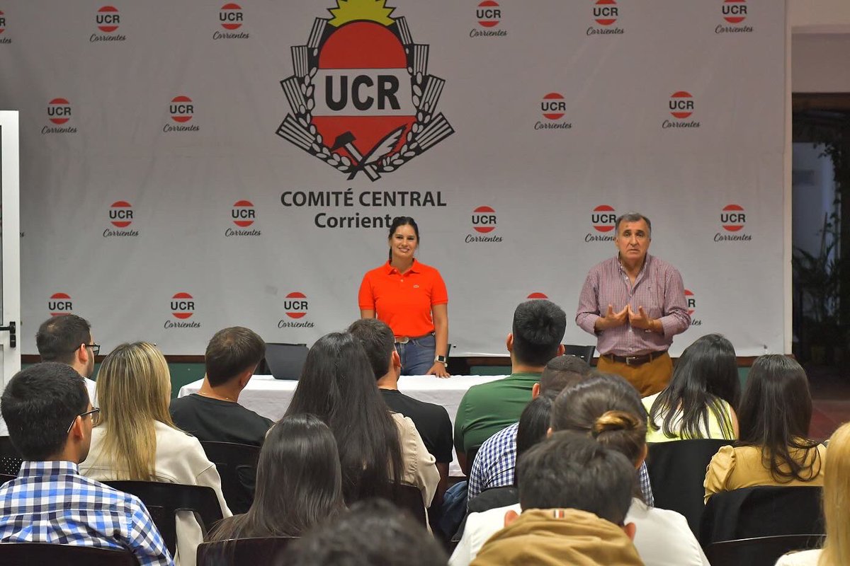 UcrCtes's tweet photo. Con Tito y Leiza, hablamos sobre uno de los desafíos de la adm. pública: la modernización 🚀. Nosotros, quienes gobernamos y hacemos política por el bien común, no podemos dejar de capacitarnos constantemente hasta hacer lo que mejor nos sale: transformar a #Corrientes 🇵🇱 https://t.co/4NN0LN06yD