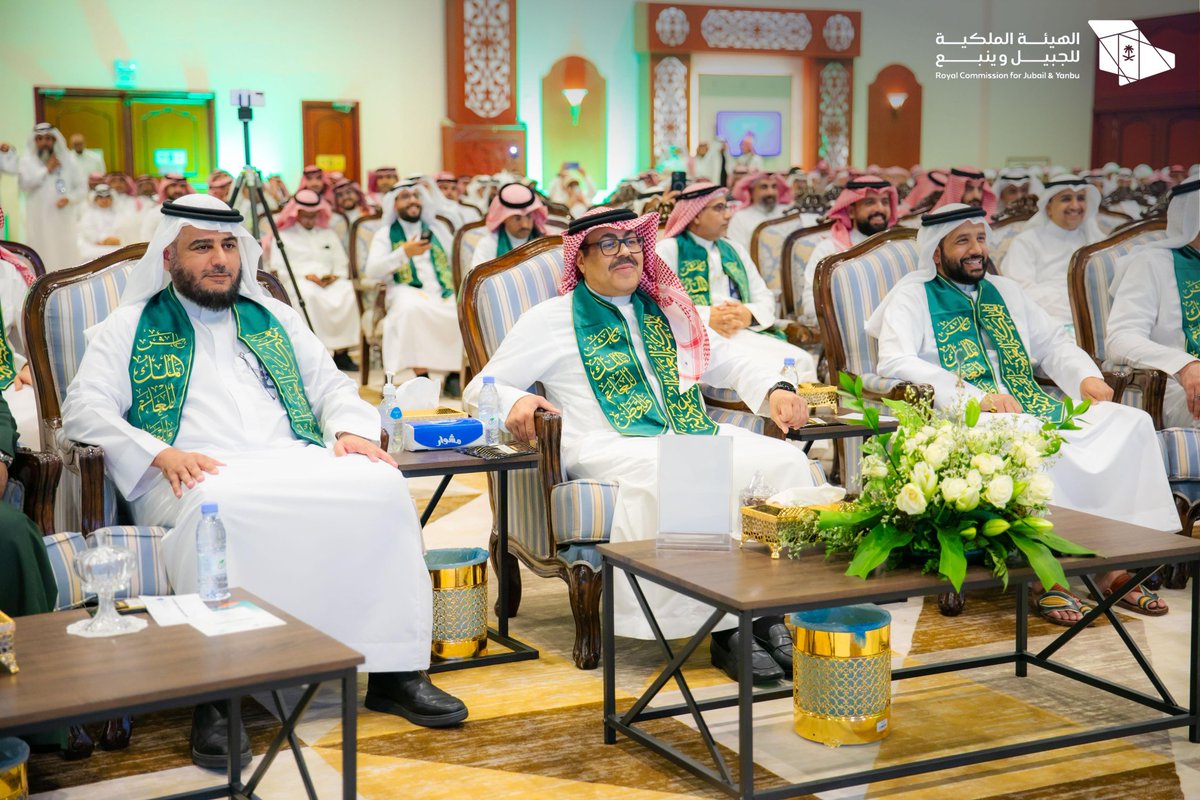 RCJY_Yanbu's tweet photo. في ليلة قدَّم فيها طلاب مدارس الهيئة الملكية بينبع عروضًا إبداعية في حب الوطن 🇸🇦
 الرئيس التنفيذي لـ #الهيئة_الملكية_بينبع
 @AbdulHadiJuh
يرعى الحفل السنوي لإدارة التعليم العام بمناسبة #اليوم_الوطني_السعودي_94، ويفتتح المعرض الفني المصاحب، ويكرِّم المتقاعدين والمتميزين من منسوبي التعليم، وشملت الفئات المكرمة:
▪️المعلمون المنتهية خدماتهم في التعليم بعد سنوات من العطاء والإنجاز.
▪️المعلمون أصحاب الأداء التعليمي المتميز.
▪️المعلمون المساهمون في تحقيق الإنجازات على المستوى المحلي والدولي.
▪️الطلاب محققو الإنجازات على المستوى الدولي، وأصحاب الدرجات العالية في اختبارات القدرات والتحصيلي للمرحلة الثانوية.
▪️المدارس المتميزة في المسابقات والبرامج والأنشطة والفعاليات الداخلية والخارجية.
▪️المدارس المتقدمة في مبادرات الأداء المتميز.
#صناعة_وحياة