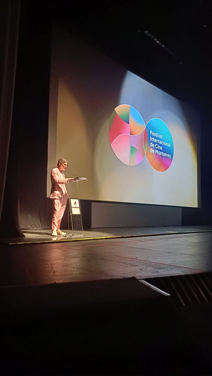 ficmonterrey's tweet photo. Viviendo la experiencia del #20ficmonterrey con nuestro cinemimuto 🎥 y una bella presentación del @Ballet_de_Mty 🩰 https://t.co/7CntRl84EX