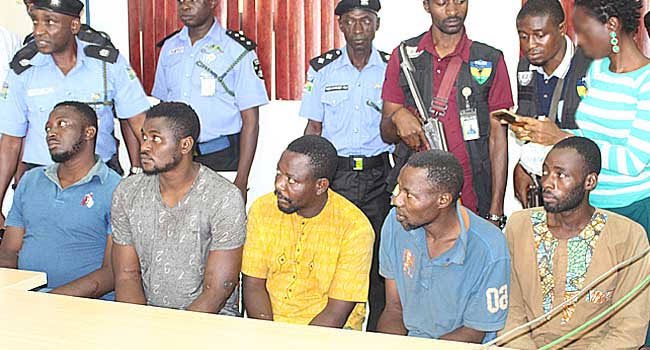 InsideIlorin_NG's tweet photo. News Update: Kwara State High Court has sentenced the five suspects involved in the 2018 #OffaRobbery case to death by hanging. https://t.co/9DHFO4hT2N