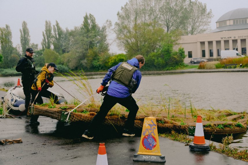 ParksNewcastle's tweet photo. To help improve water quality and local wildlife, we’ve teamed up with Northumbrian Water to fund the installation of a new floating ecosystem in the lake in Exhibition Park. (cont.) https://t.co/MyLkyot4Lm
