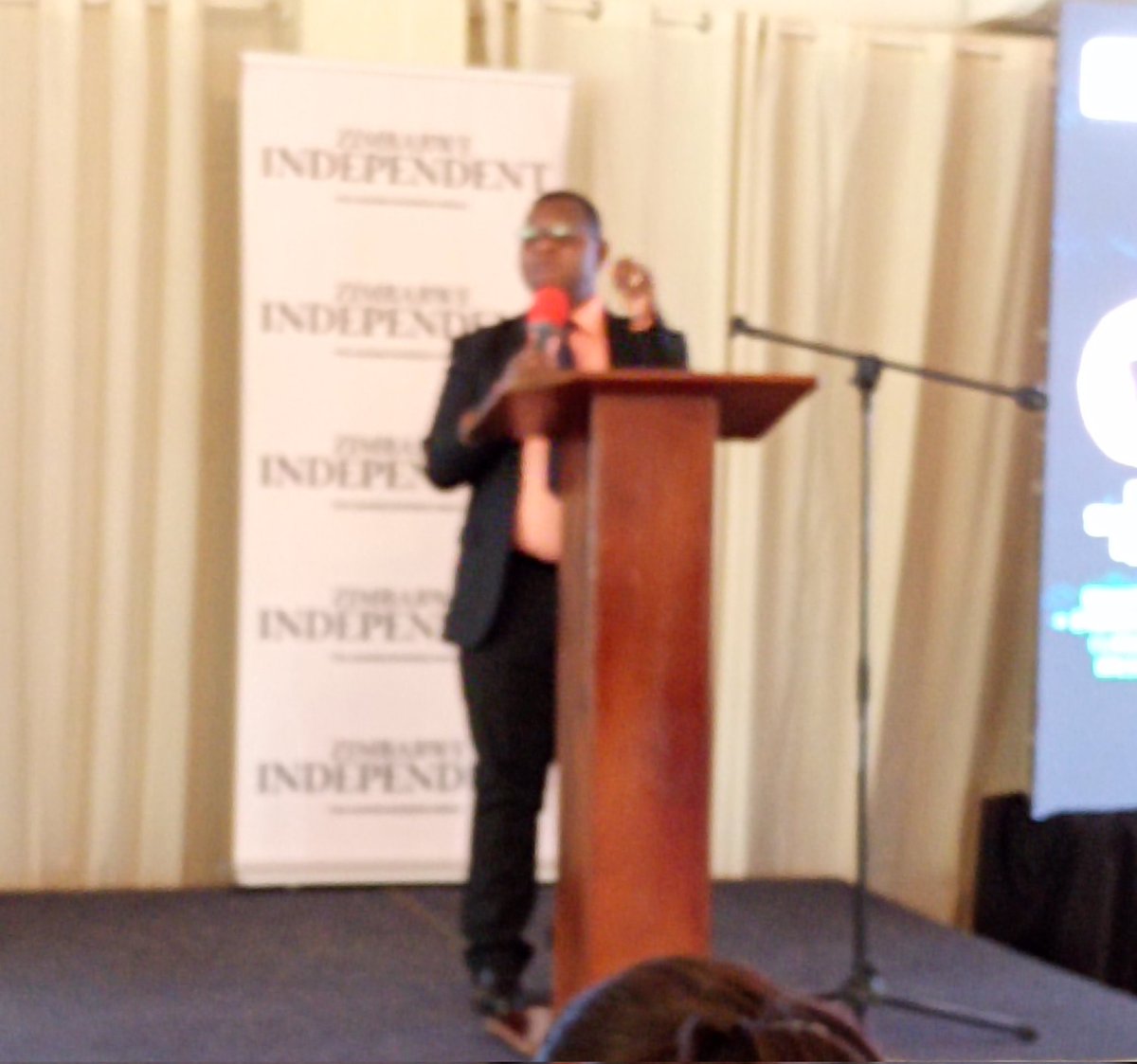 Zimindependent's tweet photo. @ReserveBankZIM @NewsDayZimbabwe @UNDPClimate @CynthiaTapera @MoLAFWRD_Zim @obertjiri ๐ค"Traditional grains are key for us not only for medicinal purposes but because we have the right climate in which they grow well," - @obertjiri
#Resilency https://t.co/wlcEO77Gtu