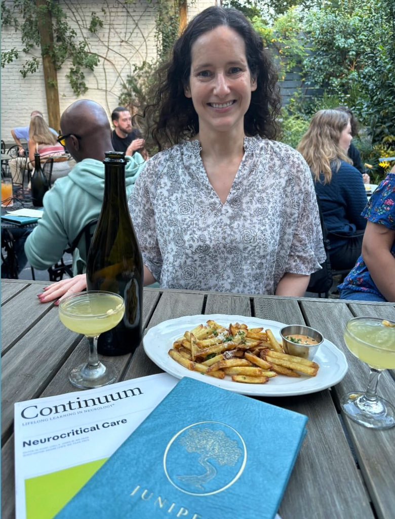 uabneurores's tweet photo. About last night… 
🍸 Cocktails and Continuum 🍸

We discussed  the Neurocritical Care issue with our APD and neurocritical care icon, Dr. Hays Shapshak ! @ContinuumAAN #NeuroTwitter https://t.co/gPd5wABYU9