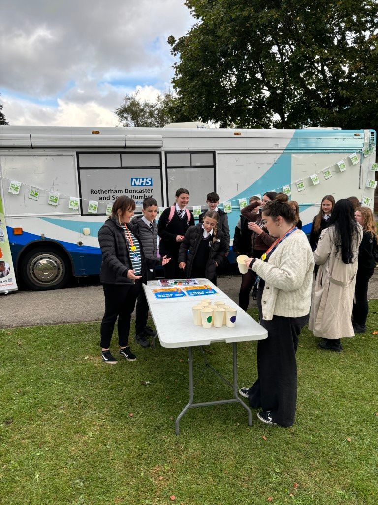 ThryberghAcad's tweet photo. 🧠 On Tuesday, the With Me In Mind bus was at Thrybergh Academy. 
 
With Me In Mind is one of the National Health Service Mental Health Support Teams (MHSTs), and there are teams based in both Doncaster and Rotherham. 

Read the full story here 👉 https://t.co/55J3jzg6kN https://t.co/vKwkIVbWb3