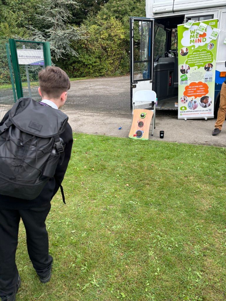 ThryberghAcad's tweet photo. 🧠 On Tuesday, the With Me In Mind bus was at Thrybergh Academy. 
 
With Me In Mind is one of the National Health Service Mental Health Support Teams (MHSTs), and there are teams based in both Doncaster and Rotherham. 

Read the full story here 👉 https://t.co/55J3jzg6kN https://t.co/vKwkIVbWb3