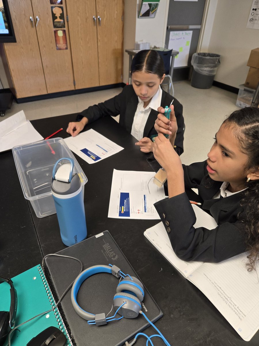 Gustavo Perez, M.Ed. (@gus_perez10) on Twitter photo My 6th grade advanced students <a href="/STAGinPG/">TAG in Pleasant Grove</a> learning about how weight and mass affect gravitational force. My 6th grade advanced students <a href="/STAGinPG/">TAG in Pleasant Grove</a> learning about how weight and mass affect gravitational force.