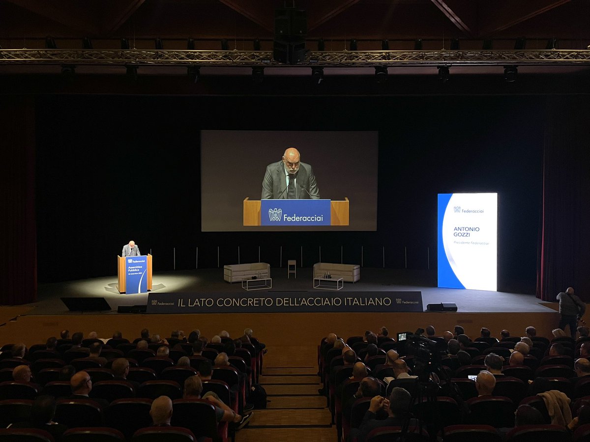 Federacciai_ita's tweet image. Il Presidente Antonio #Gozzi apre i lavori dando il benvenuto a tutti gli ospiti e sottolineando l'importanza di un'Assemblea itinerante, interconnessa al mondo industriale come alle istituzioni e attenta all'importanza del territorio, tratto distintivo della siderurgia italiana.