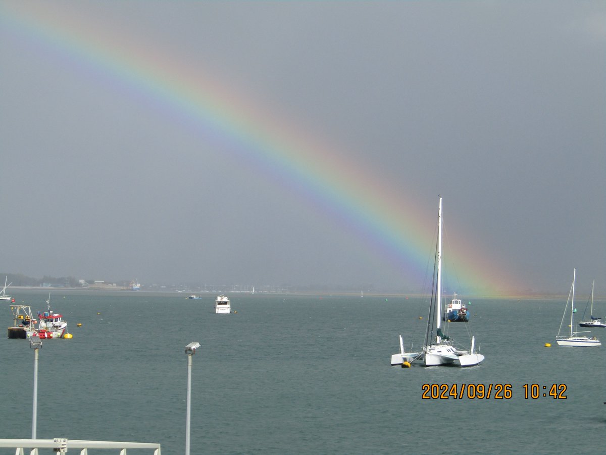 Splash of colour among the gloomy rainclouds! 🌊 A double rainbow over Langstone to brighten your day! #langstoneharbour #rainbow #nature 🌟🌈