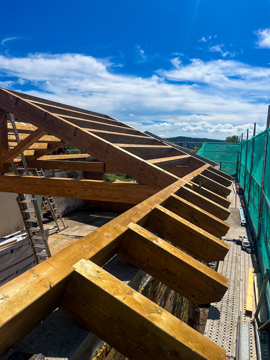 fustesgraus's tweet photo. 🏡 Coberta de fusta amb encavallades.

#TecnicsDeLaFusta #Arquitectura #Sostenible https://t.co/0zAOyQWcez
